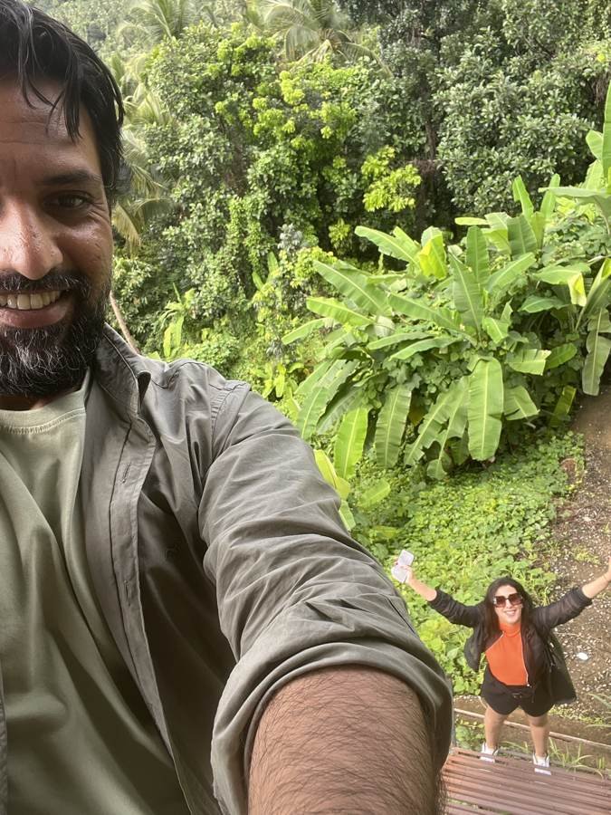 jungle selfie, Arwa waving